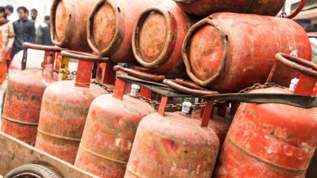 India Slashes LPG Price by ₹200; Relief for Domestic Consumers