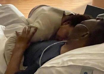 Pele’s daughters share her father fighting against cancer.