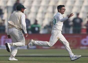 पहले पारी में इंगलैंड 281 में समाप्त | अबरार अहमद ने लिए 7 विकेट