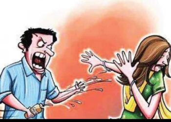 Exclusive: दिल्ली में 17 साल की छात्रा पर दो युवकों ने फेका तेजाब