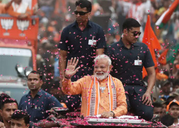 गुजरात में बीजेपी की ऐतिहासिक जीत | बीजेपी ने गुरुवार को गुजरात चुनाव में 182 सदस्यीय विधानसभा में रिकॉर्ड तोड़ 157 सीटों पर बढ़त बना ली है |