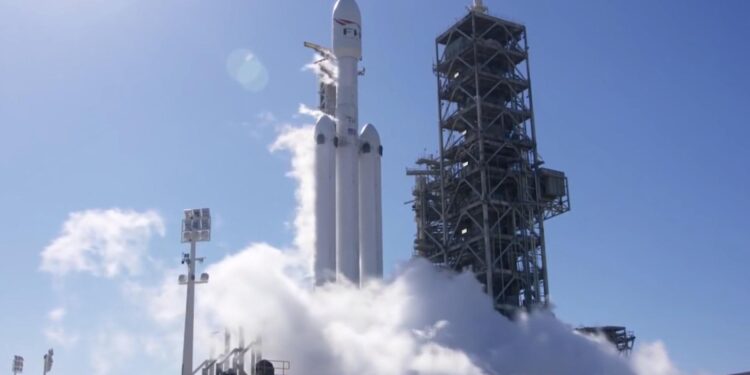 Exclusive- SpaceX Falcon Heavy Going To Launch On January 15