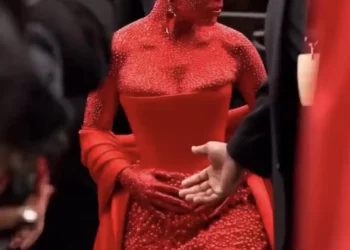 Doja Cat’s red dress attracts everyone in Paris Fashion Week
