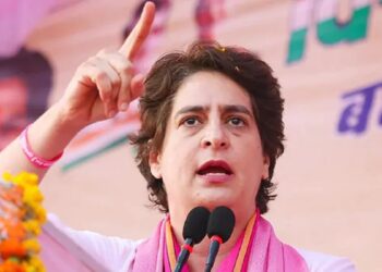 Srinagar: “भारत प्रेम, सत्य, अहिंसा से बना है”: प्रियंका गांधी