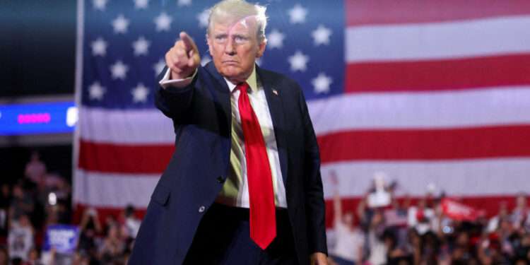 Trump seen without Melanie, what happened?