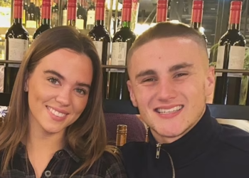 Love and Loathing: A Quirky Keane Family Affair